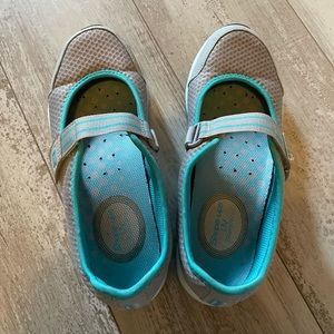 Skechers women leather shoes size 6,5